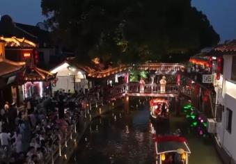 “画中”泛舟夜游 端午奇妙夜点亮消费新“夜”态