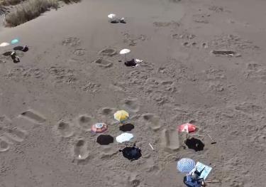 新疆迎今夏首轮高温天气 特色沙疗产业带旺当地旅游经济