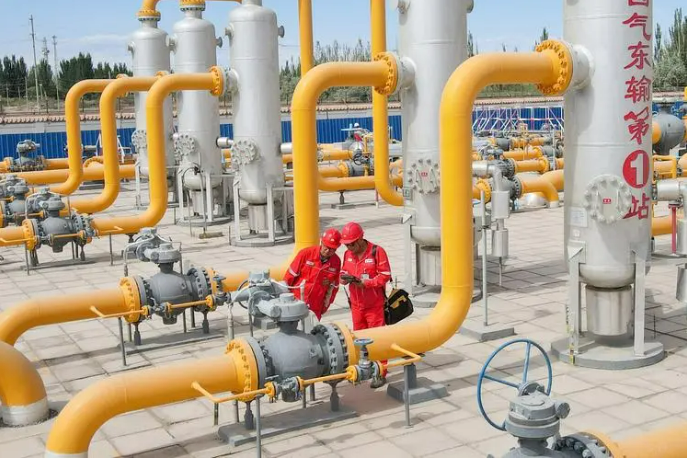 塔里木油田建成中国石油最大槽式太阳能导油系统