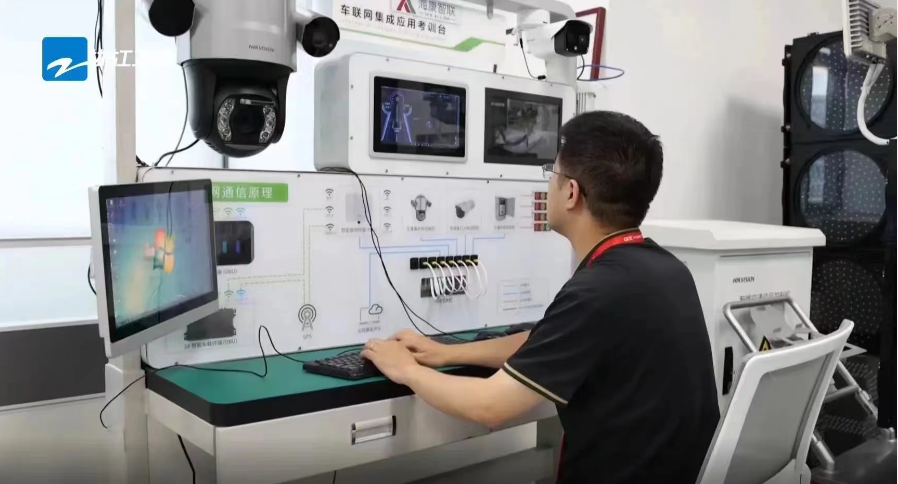 看！智能网联汽车实训教学“好帮手”