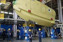 我国自研水陆两栖飞机AG600批产首架机机头大部件交付