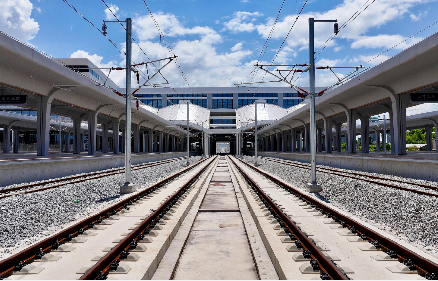 全线铺轨完成！新建南宁至玉林铁路“加速驶来”