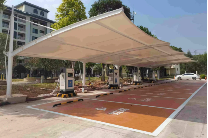 广西实现高速公路服务区充电桩全覆盖 已建成充电桩4392个