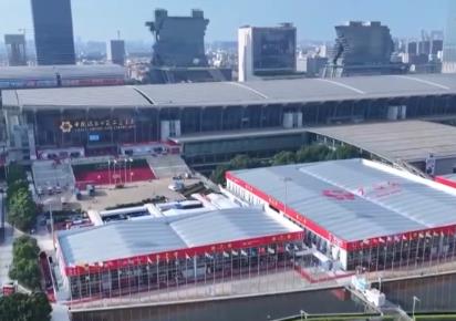 第136届广交会“新”意浓 展客双方洽谈成交正在火热进行