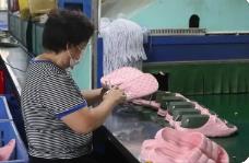 “中国塑料鞋之都”广东吴川：“小拖鞋”撬动“大产业”