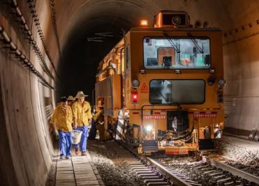 中老铁路167座隧道接受全面“健康检查”