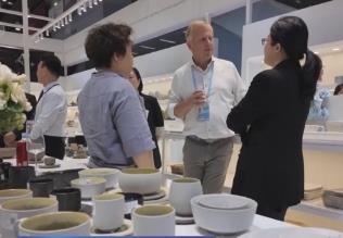 万商云集活力涌！广交会新老采购商纷至沓来 带动城市释放新活力