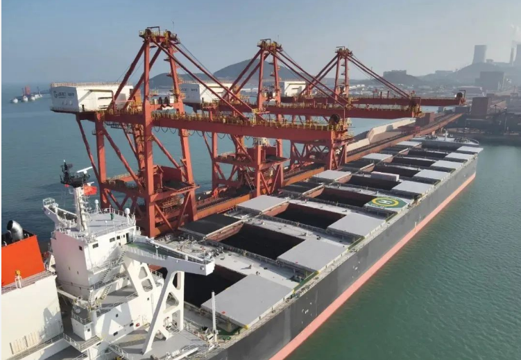 畅通运输“大动脉” 山东港口烟台港煤炭吞吐量提前50天突破千万吨