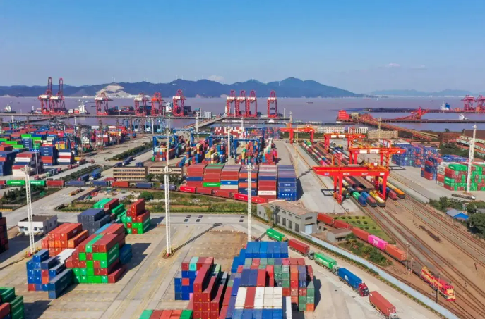 浙江宁波舟山港今年海铁联运箱量已超去年总量