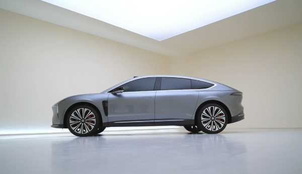 豪华当立 “未来”已来——自主智能电动汽车实现高端新突破