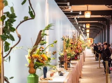 花绽峨眉 首届峨眉山中国传统插花艺术作品展吸引大批游客云集打卡