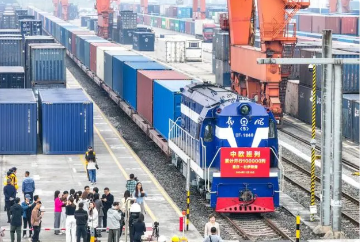 第10万列中欧班列抵达德国杜伊斯堡