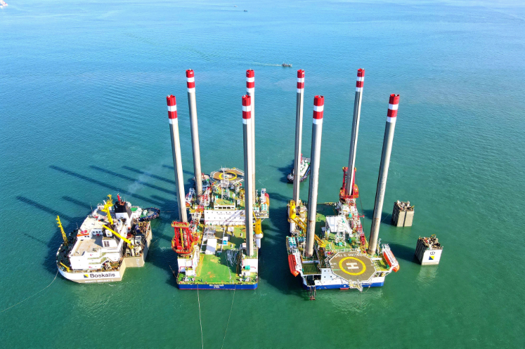 “一带一路”再添新利器 中国船舶交付两座新一代“海上移动城堡”