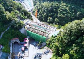 渝昆高铁两座超7公里隧道贯通