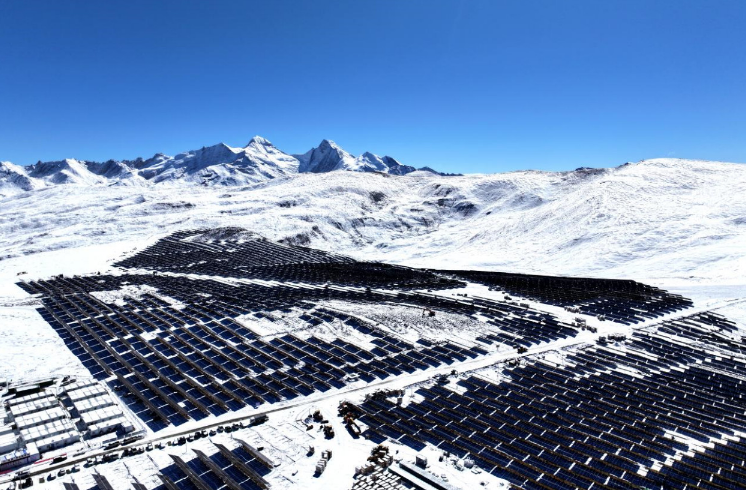 全球海拔最高光伏电站在西藏并网发电