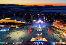 赏冰雪睡火炕品年猪 黑龙江集贤冰雪嘉年华启幕