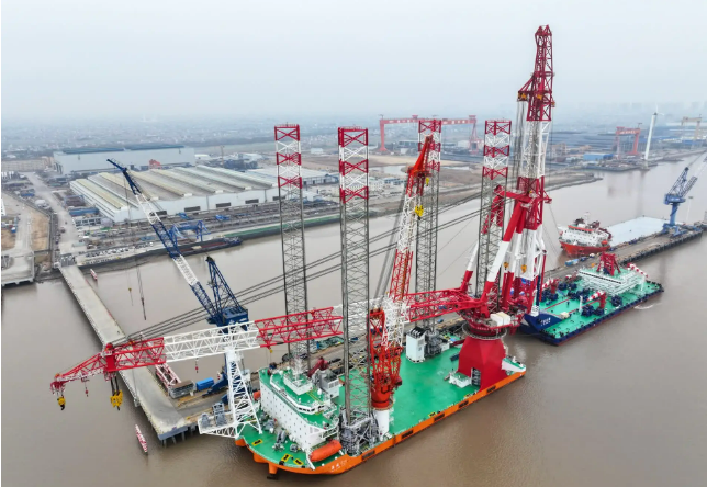 全球最大打桩船“二航长青”号在江苏启东交付
