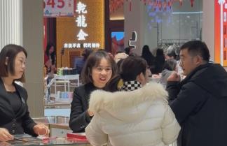 节前市场暖意“浓” 消费“热点”成为经济增长“支点”