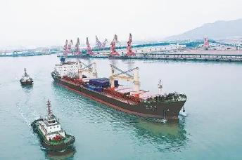 福建省首次以大宗散货形式向巴基斯坦出口PTA产品