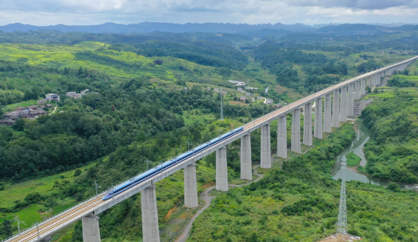 贵州省力争今年实现“市市通高铁”
