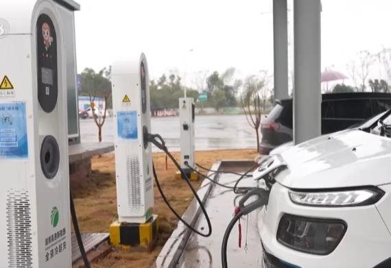 新设备加持服务充电这“桩”事 “流动的中国”含“绿”量更足