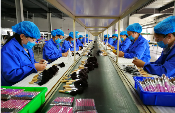 山东新泰龙廷镇：一把毛刷“刷”出5亿元大市场