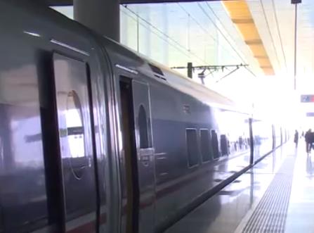 银发旅游列车发展驶上“快车道” 商旅文体融合燃动消费热潮