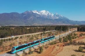 方便、快捷、舒适 丽江首条观光火车线路正式开通运营