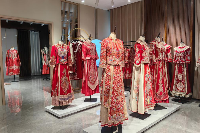 为全球新娘造梦，婚纱小镇“裁”出24亿元“幸福产业”