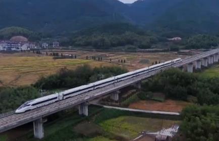 银发列车让老年人更舒适地追寻“诗和远方” 这份出行“锦囊”请收藏