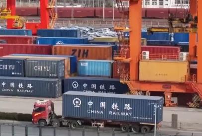 “铁路班列+航运班轮”无缝衔接 “一单制”为物流运输按下“加速键”