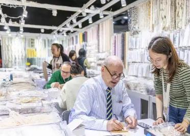 诸暨“珠光”闪耀 “中国珍珠之都”力拓国际市场