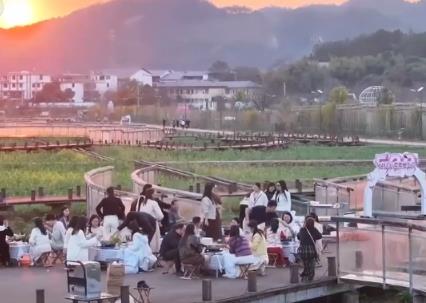 “鲜花+”盘活产业生态 花经济增“色”添“香”热文旅