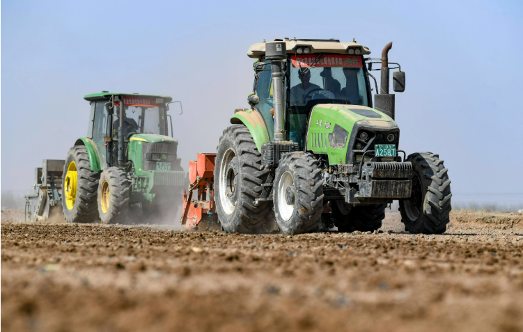 宁夏：超2万台智能农机驰骋塞上助春耕