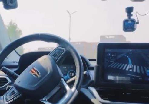 自动驾驶汽车驶入新场景 商业化运营加速推进