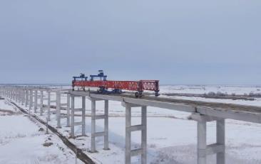 箱梁架设完成八成 黑龙江省最长公路桥复工