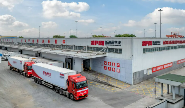 两条中老国际班列公铁联运进口榴莲分拨专线开通