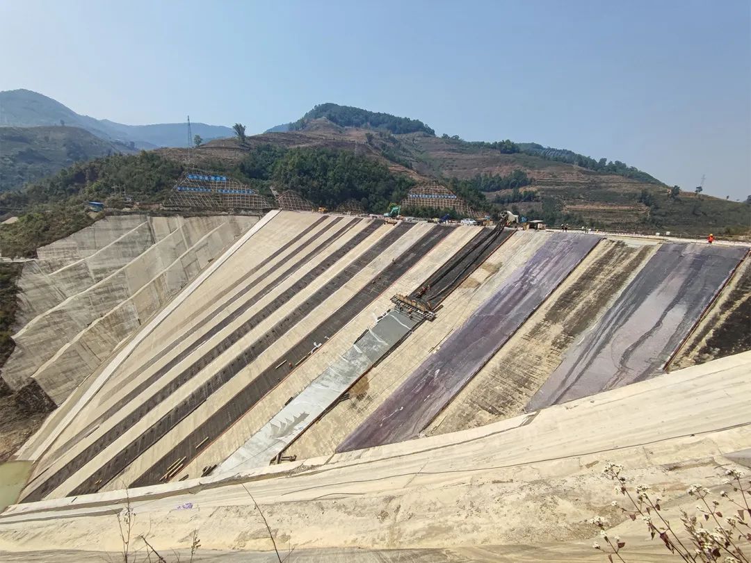 中建新材护航帮东河水库大坝面板高性能混凝土浇筑圆满完工