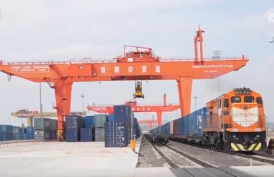 “钢铁驼队”势头强劲保障全球供应链稳定 为经济发展插上腾飞“翅膀”