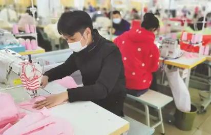 “裁缝之乡”湖北潜江抢滩户外服装市场