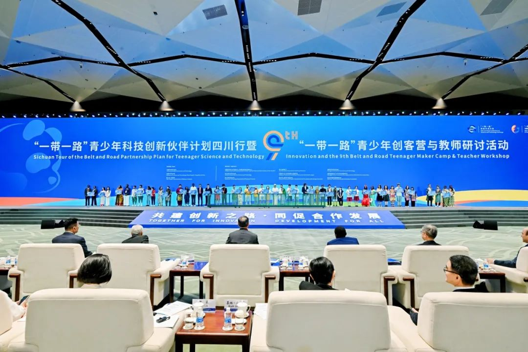 DFRobot行空板K10助力青年创客：在“一带一路”创客营中实践绿色低碳城市构想