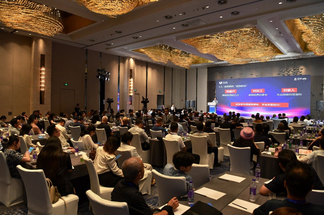 卢俊卿《赢在下半场》郑州开讲：为中原民企注入“枢纽型破局力”