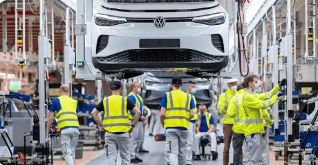 跨国车企上半年利润下滑显著 中国市场成关键变量