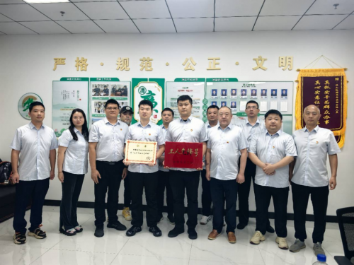 白沙先锋领航，质量班组筑基——武汉市洪山区烟草专卖局稽查大队质量信得过班组创建纪实