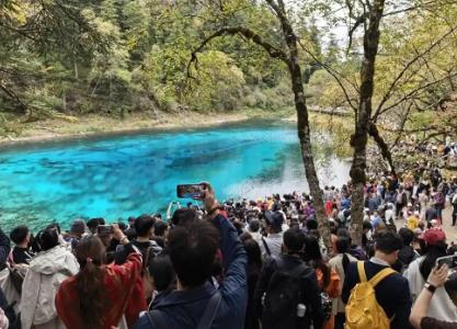 “双节”文旅市场火爆出圈 4734万游客安逸游四川