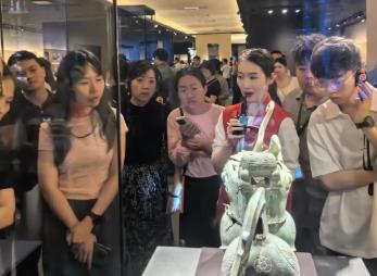 国庆中秋假期 四川志愿者服务群众522余万人次 服务时长230余万小时