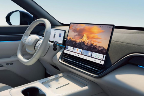 东风奕派 eπ008 打破传统 “真三排” 认知，让第三排告别将就，达成舒适平等