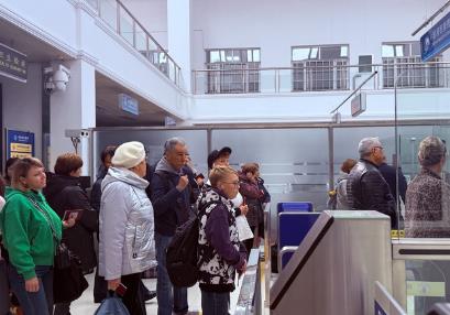 对俄免签政策“满月” 饶河跨境游“哈拉少！”