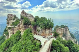 河北省涞源县推动旅游从“一季火”到“四季红”