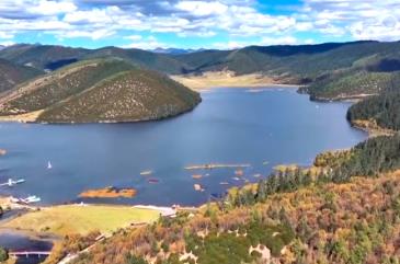 特色赏秋带动旅游市场持续火热